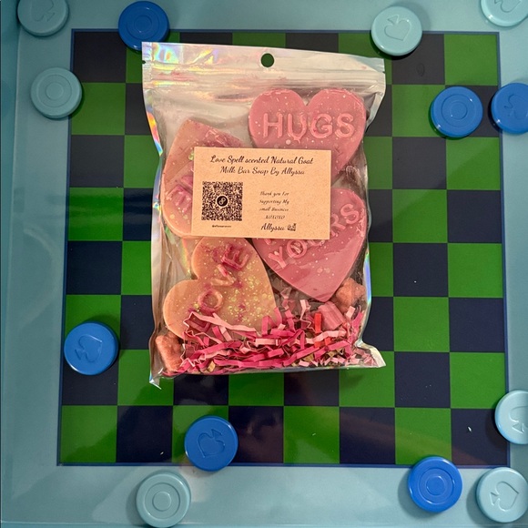 Love Spell Scented Goat Milk Bar Soap Set VALENTINES EDITION WITH MINI TEDDIES - Picture 3 of 6